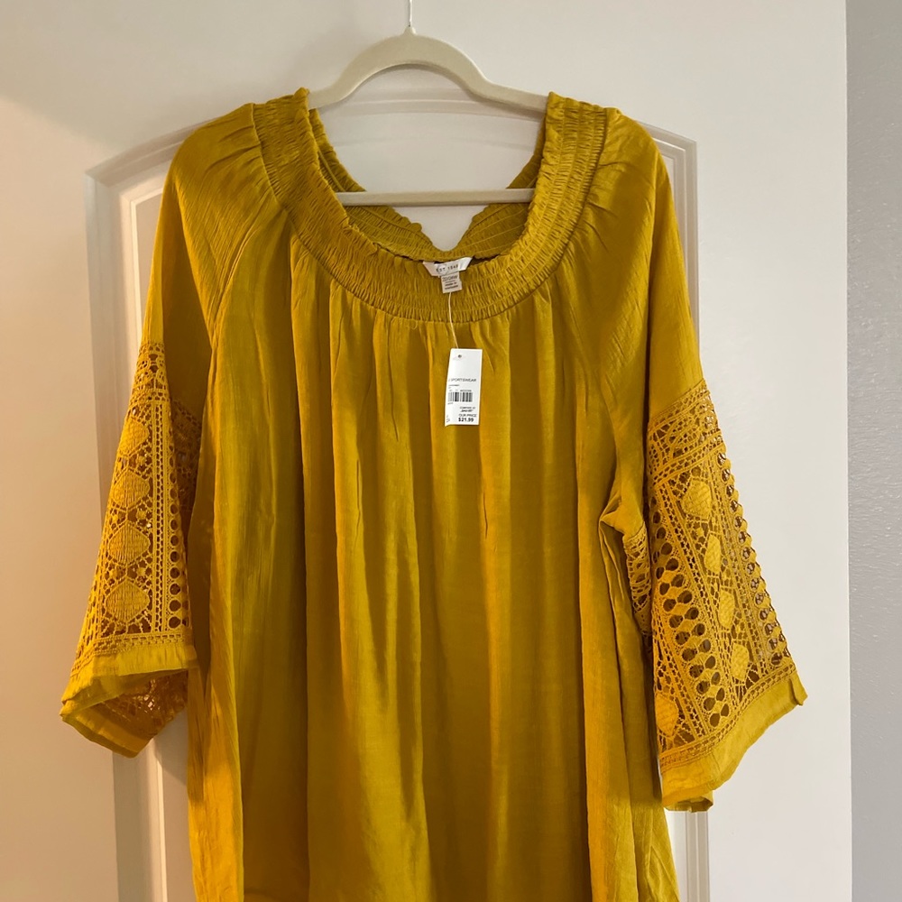 Gold dressy top - Picture 4 of 4